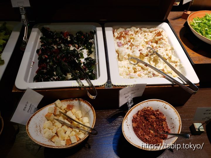 ホテルヴィスキオ大阪の朝食の海藻サラダとポテトサラダ