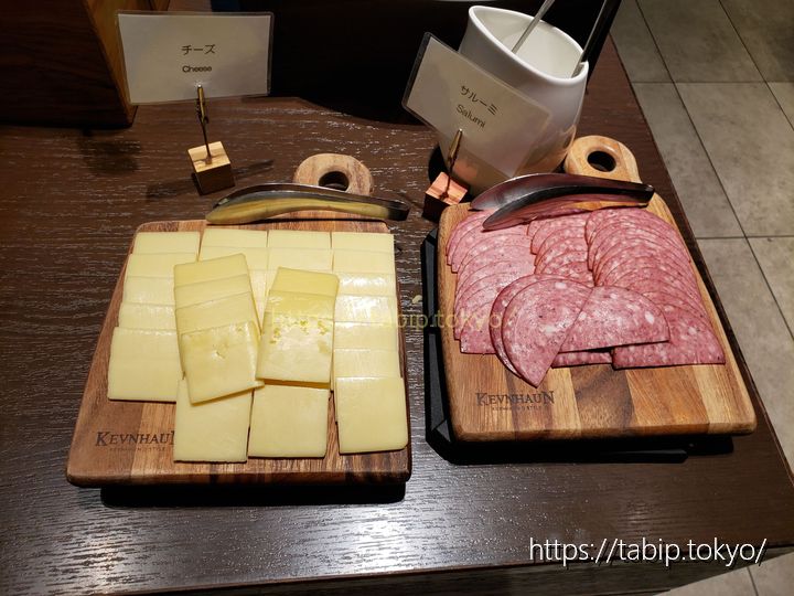ホテルヴィスキオ大阪のチーズとサラミ