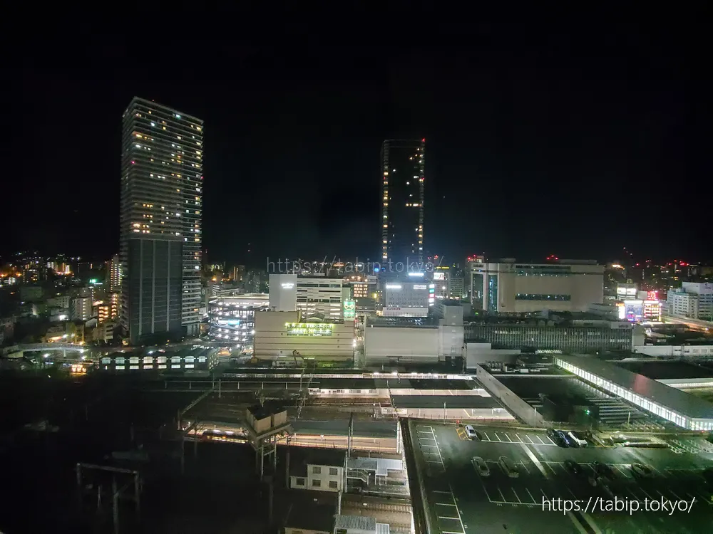 シェラトン広島コーナールーム南側の窓から夜間の様子
