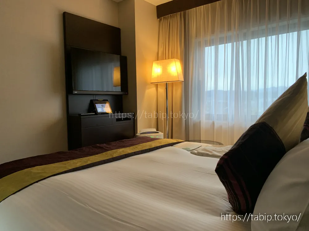 ホテルグランヴィア広島のグランヴィアダブルをベッドから壁に向かって撮影
