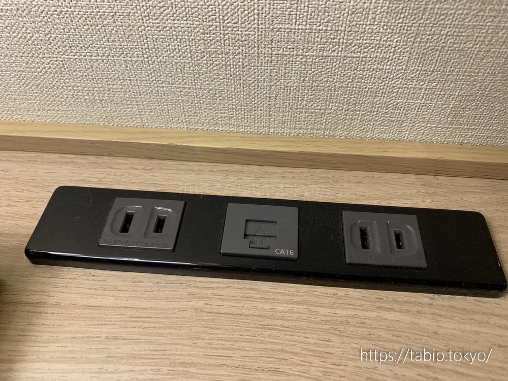 ホテルインターゲート京都四条新町の客室のコンセント