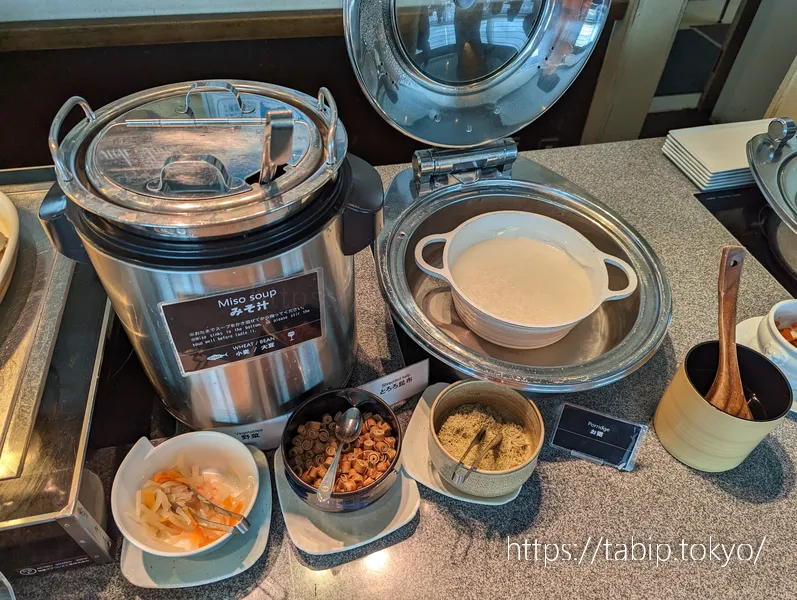 ホテルオークラ京都の朝食の味噌汁やおかゆ