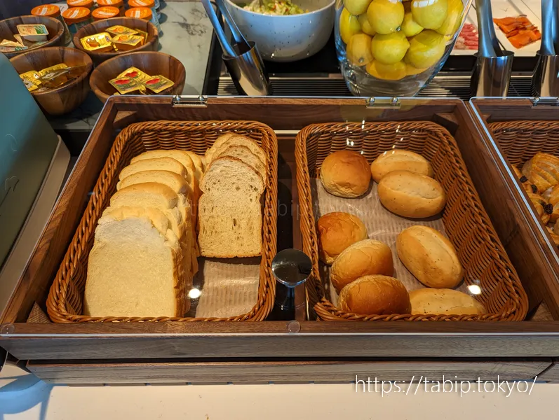 ANAクラウンプラザホテル広島のクラブラウンジ朝食の食パン