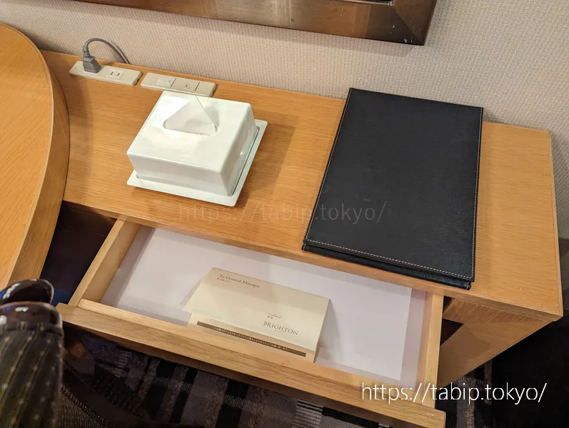 京都ブライトンホテルのエグゼクティブツインのティッシューや卓上鏡